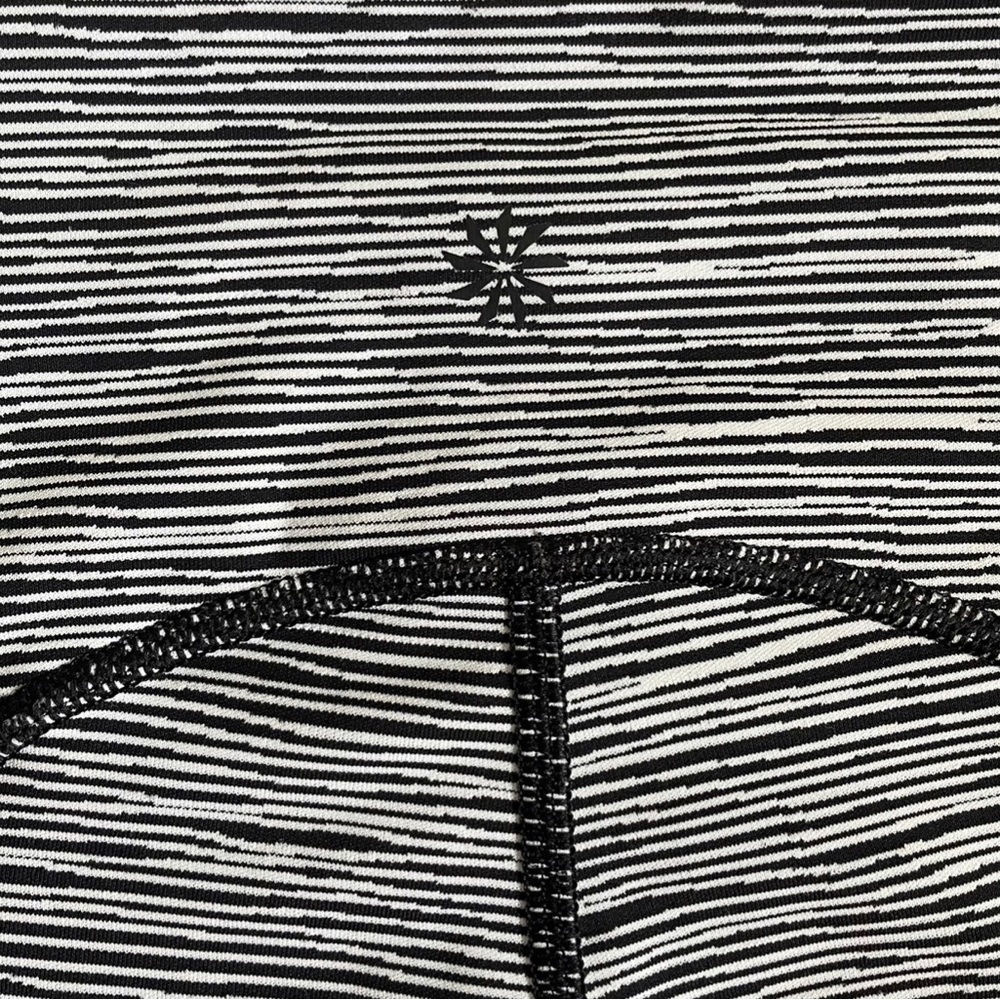 Athleta Ultimate Linear Lines Capri Size Small Black White Coin Pocket Stretch - Picture 10 of 11